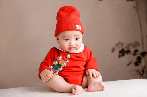 瓦房店宝宝几个月戴银手镯好 瓦房店宝宝几个月戴银手镯好